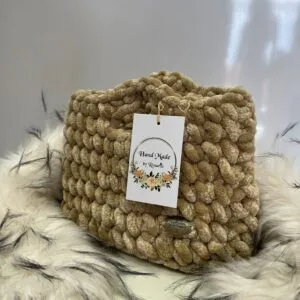 Bolso beige con textura acolchada