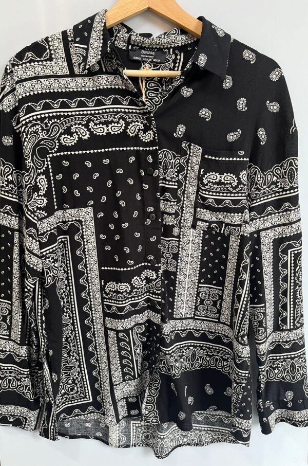 Camisa estampado pañuelo Bershka