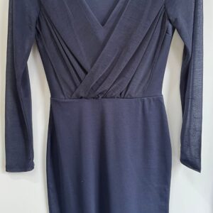 Vestido azul marino cruzado de manga larga
