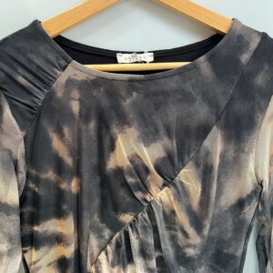 Vestido tie-dye asimétrico en malla