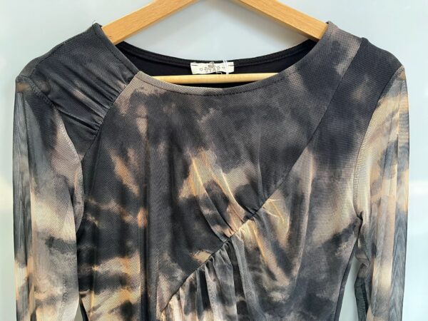 Vestido tie-dye asimétrico en malla