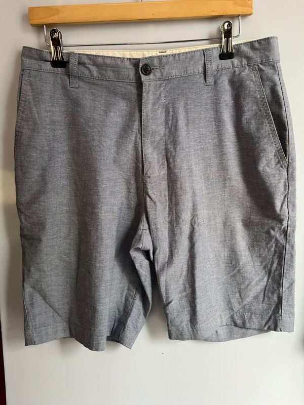 Shorts gris claro de segunda mano