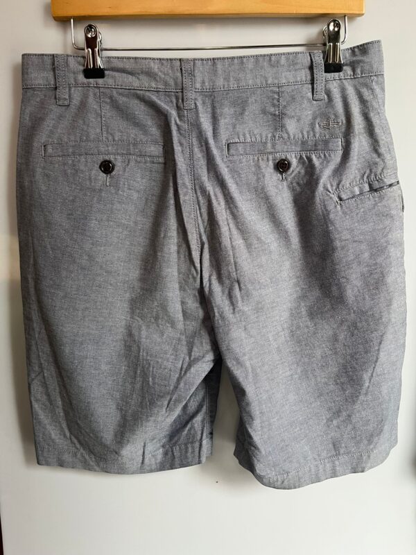 Shorts gris claro de segunda mano - Imagen 2