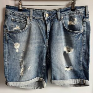 Shorts estilo desgastado de segunda mano