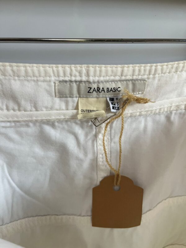 Minifalda blanca de volantes ZARA BASIC - Imagen 2