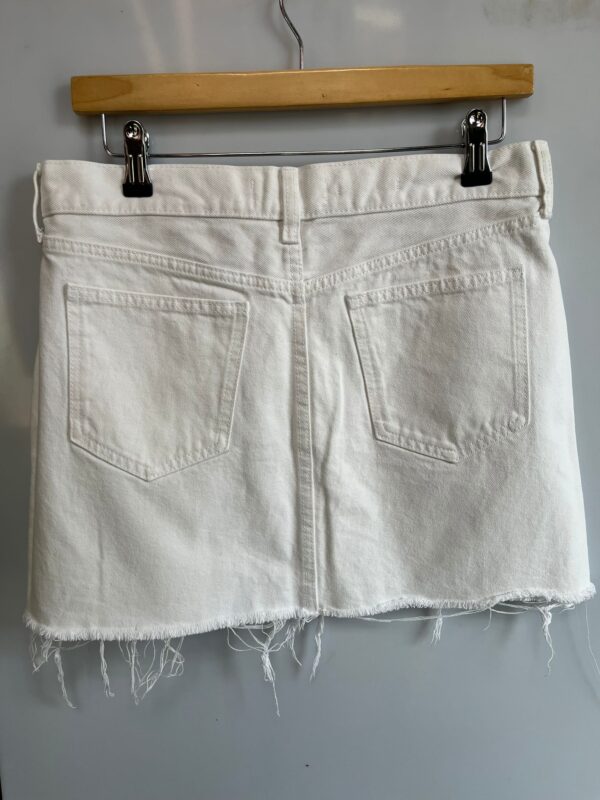 Falda vaquera blanca con flecos MNG Denim - Imagen 3