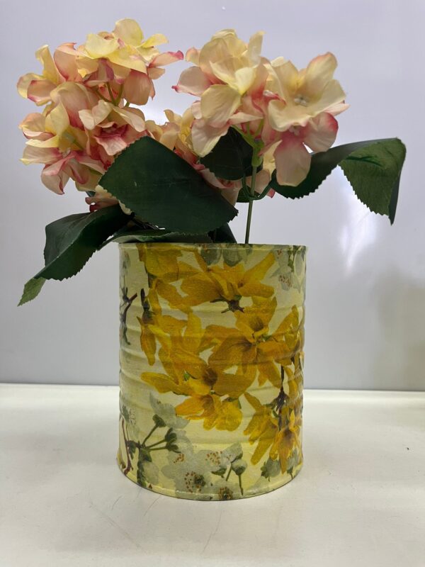 Set decorativo floral amarillo con vela y bandeja - Imagen 2
