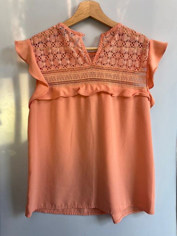 Blusa con encaje floral MANGO Segunda mano