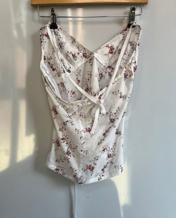 Top blanco de tirantes con lazo floral - Imagen 2