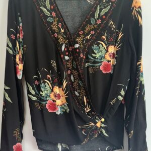 Blusa cruzada negra con flores Pepe Jeans