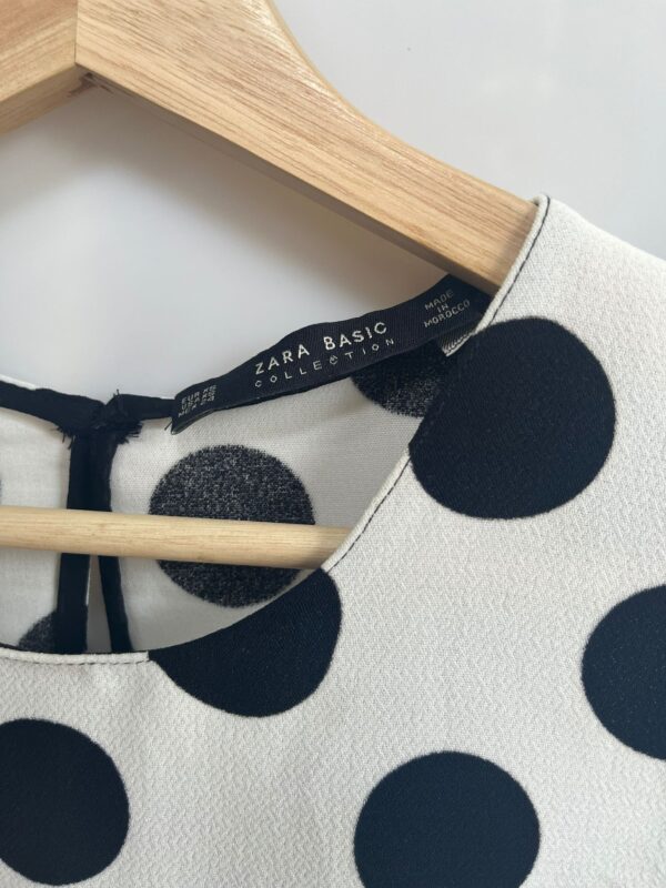 Blusa sin mangas de lunares grandes Zara - Imagen 2