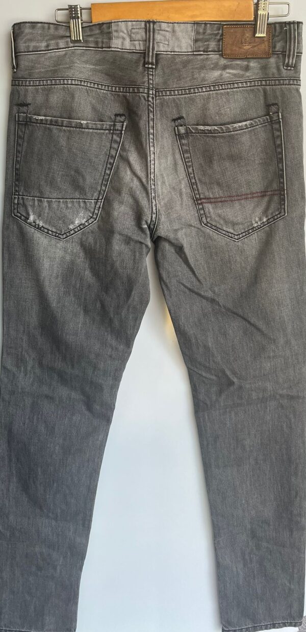 Jeans grises con parches Pull&Bear - Imagen 2