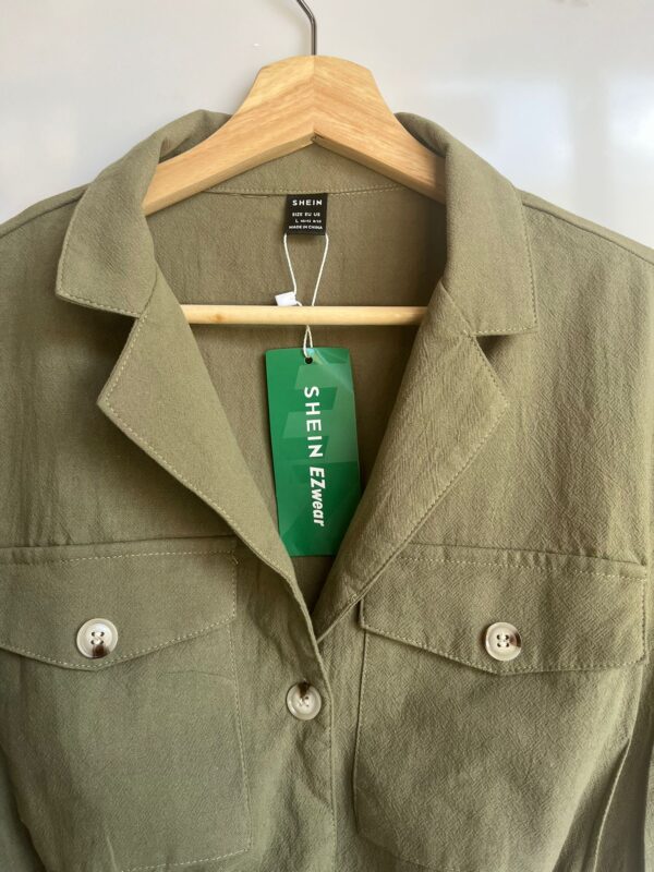 Mono corto caqui SHEIN estilo safari mujer - Imagen 3