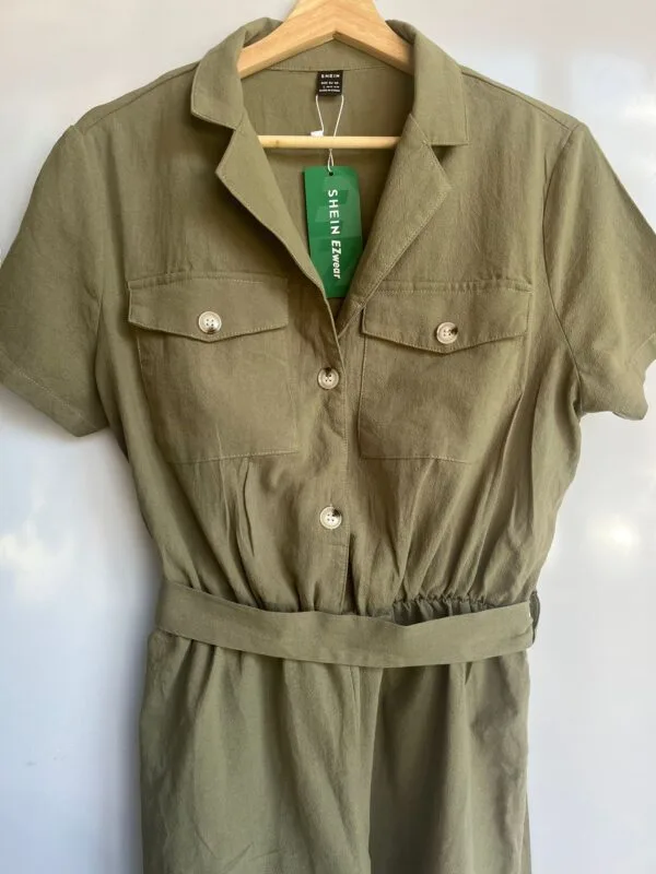 Mono corto caqui SHEIN estilo safari mujer