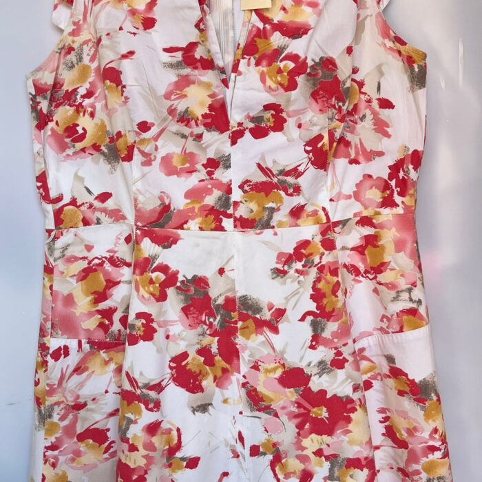 Vestido con estampado floral de Sfera
