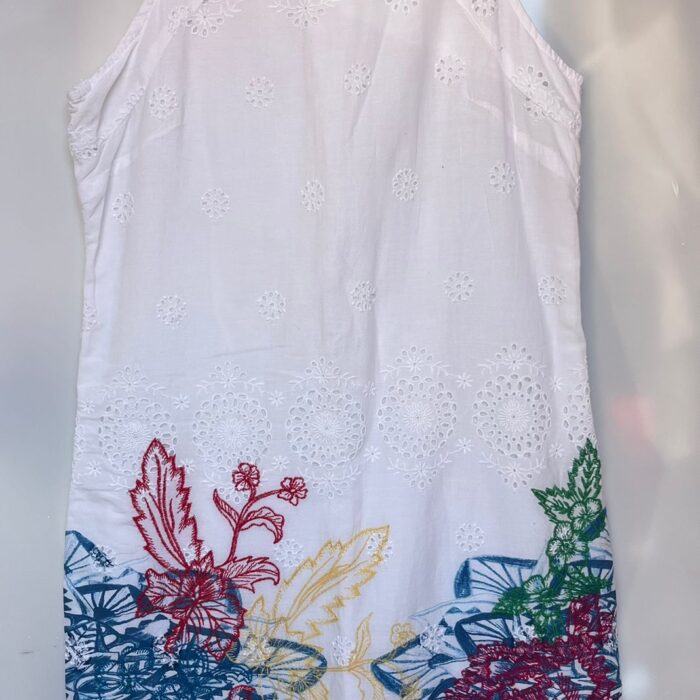 Vestido blanco con bordado floral Desigual