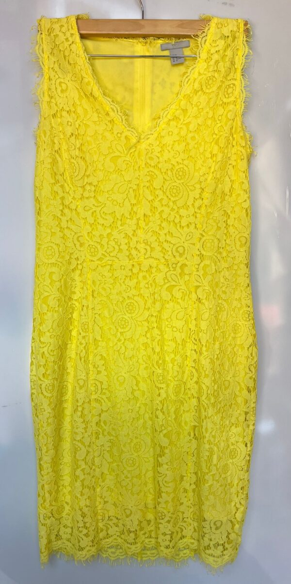 Vestido amarillo de encaje floral H&M - Imagen 2