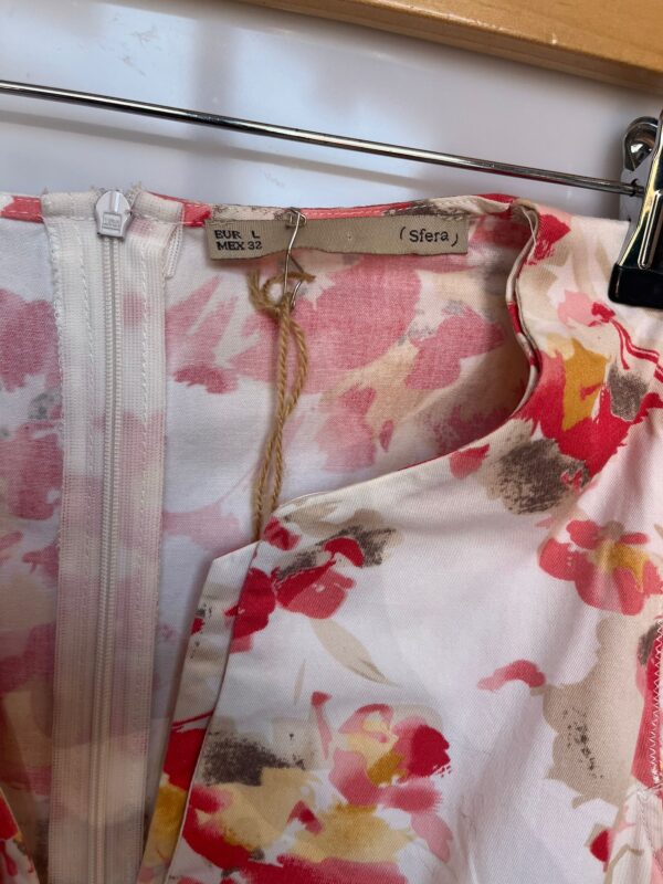 Vestido con estampado floral de Sfera - Imagen 2