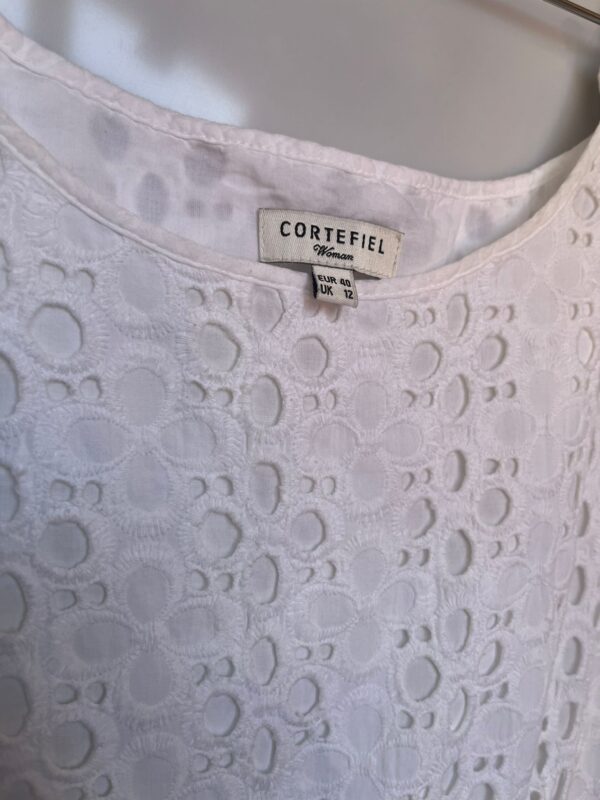 Vestido blanco bordado guipur Cortefiel