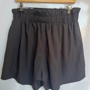 Short negro de tiro alto - Segunda mano