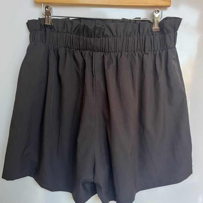 Short negro de tiro alto - Segunda mano