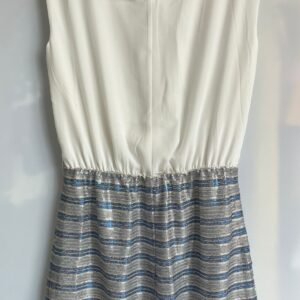 Vestido blanco con lentejuelas plateadas