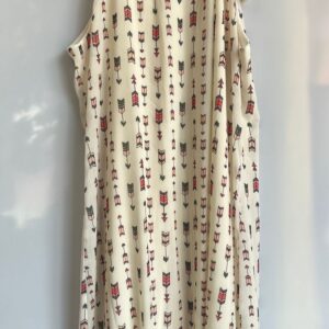 Vestido blanco con estampado de flechas