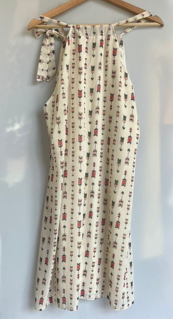 Vestido blanco con estampado de flechas - Imagen 2