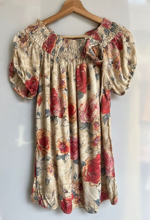 Blusa vintage floral con escote elástico