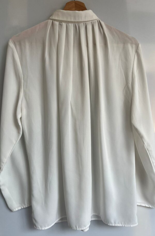 Blusa blanca con cuello camisero (Talla L) - Imagen 3