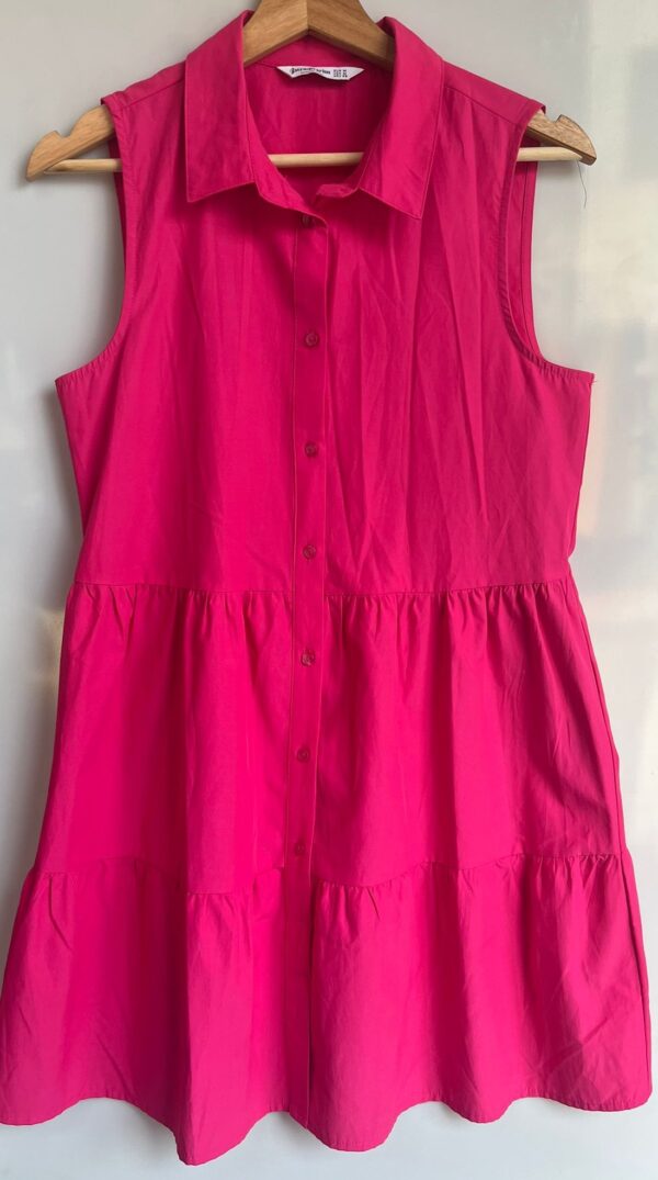 Vestido fucsia con vuelo de Stradivarius - Imagen 2