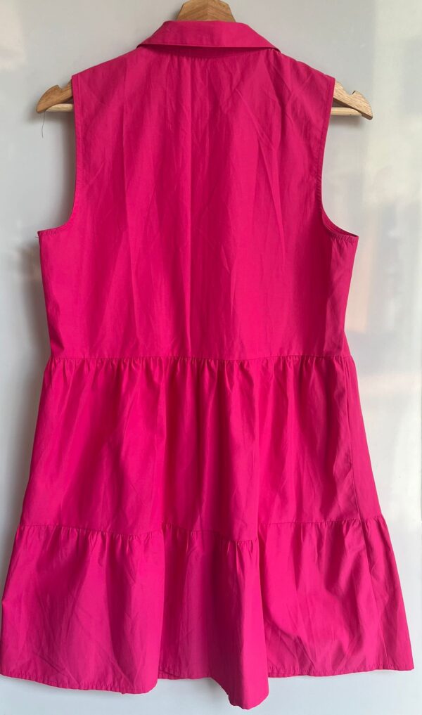 Vestido fucsia con vuelo de Stradivarius - Imagen 3