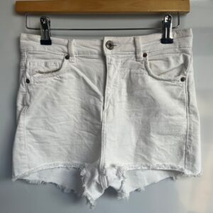 Shorts blancos deshilachados Bershka BSK