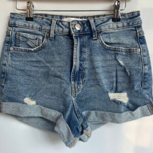 Shorts vaqueros desgastados Stradivarius
