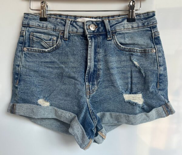 Shorts vaqueros desgastados Stradivarius