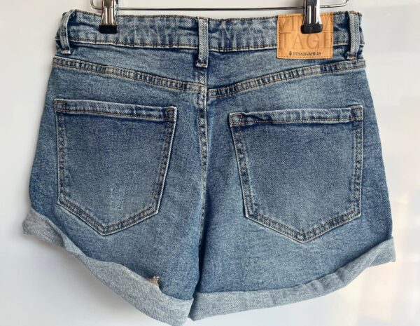 Shorts vaqueros desgastados Stradivarius - Imagen 2