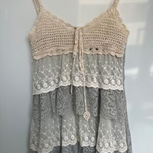 Vestido boho corto de crochet y encaje