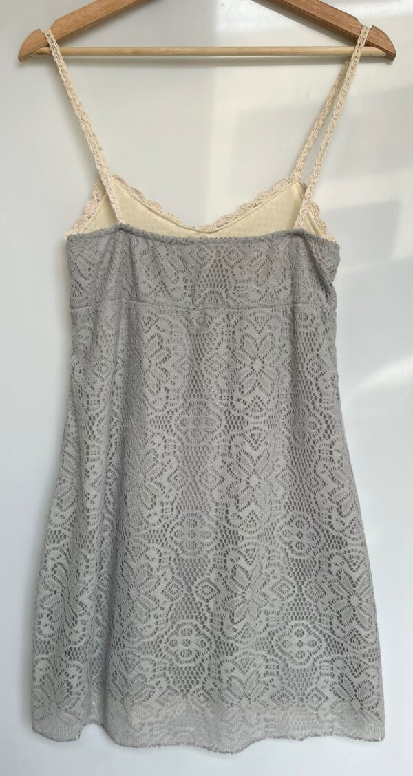 Vestido boho corto de crochet y encaje - Imagen 3