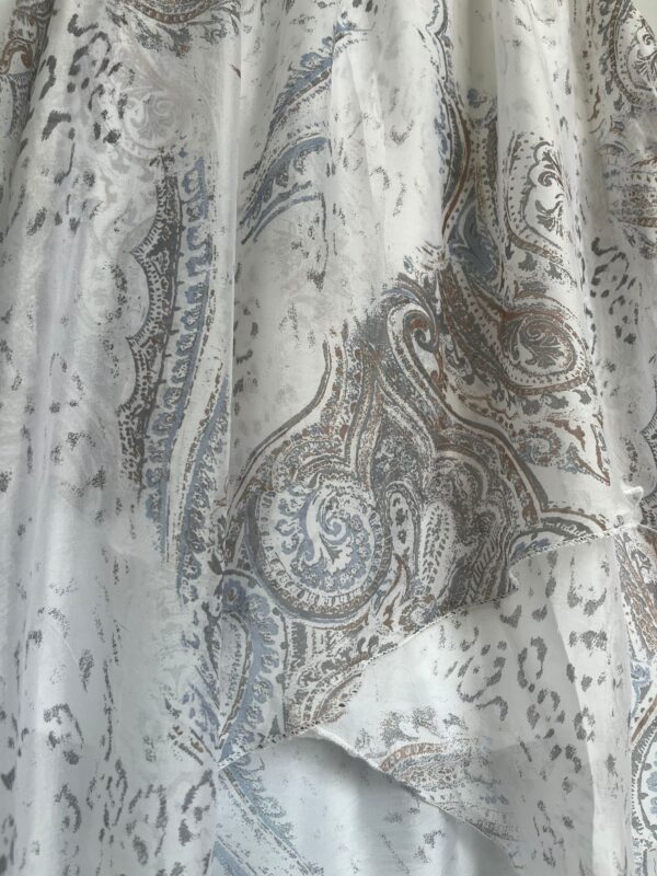 Top boho de tirantes y estampado paisley