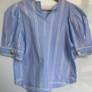 Blusa con manga abullonada Stradivarius
