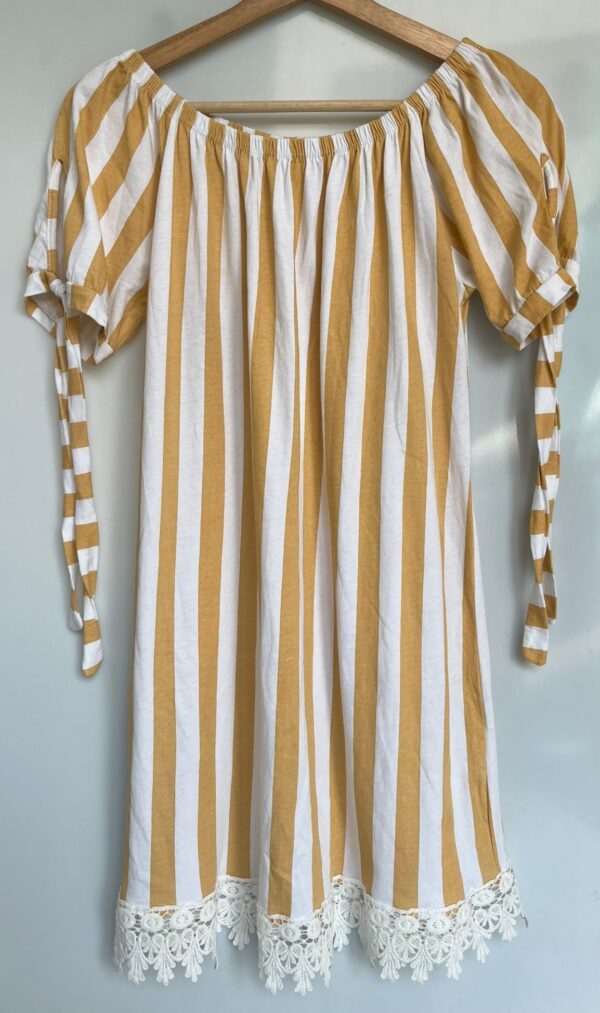 Vestido a rayas off shoulder con puntilla - Imagen 2