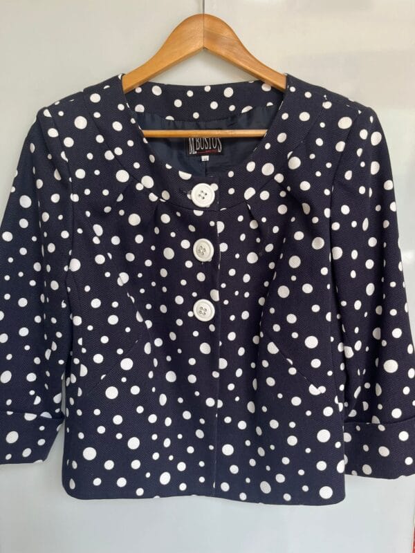 Chaqueta vintage corta de lunares blancos