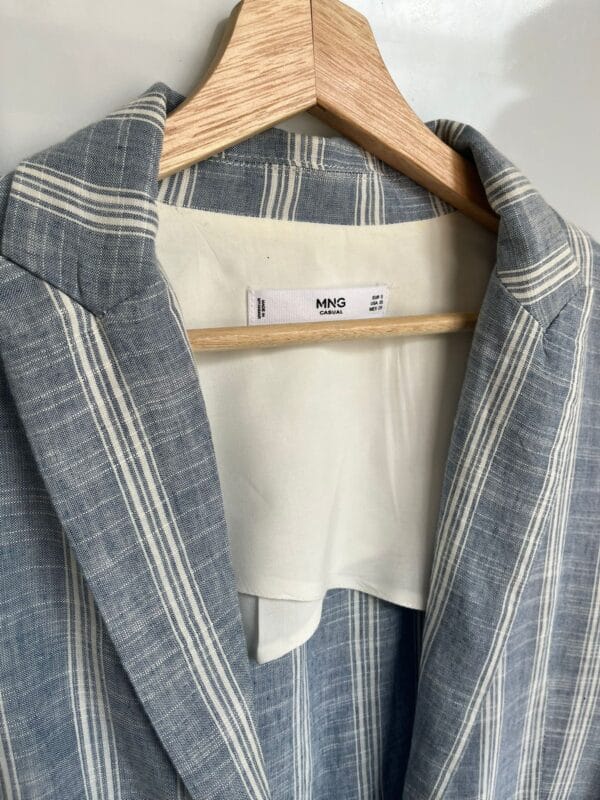 Blazer largo a rayas de lino Mango - Imagen 3