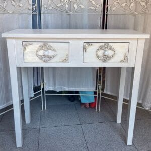 Mesa auxiliar blanca vintage con cajones