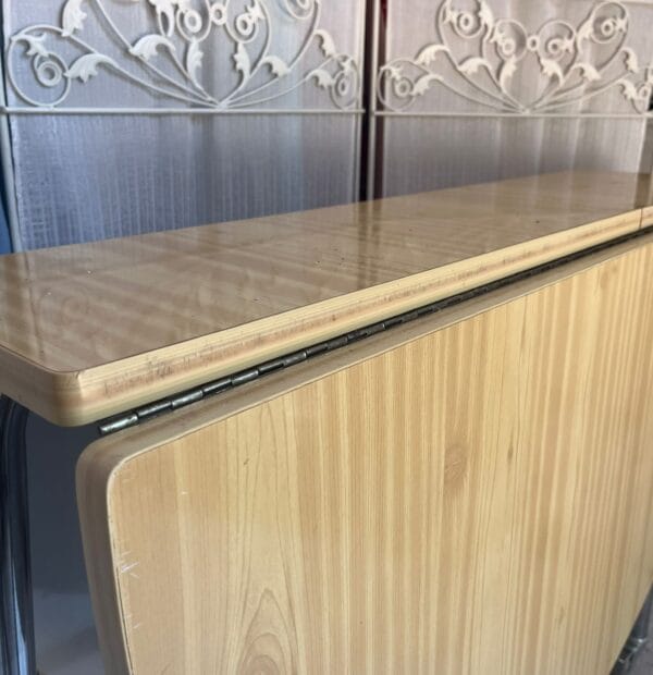 Mesa redonda plegable de madera con ruedas - Imagen 2