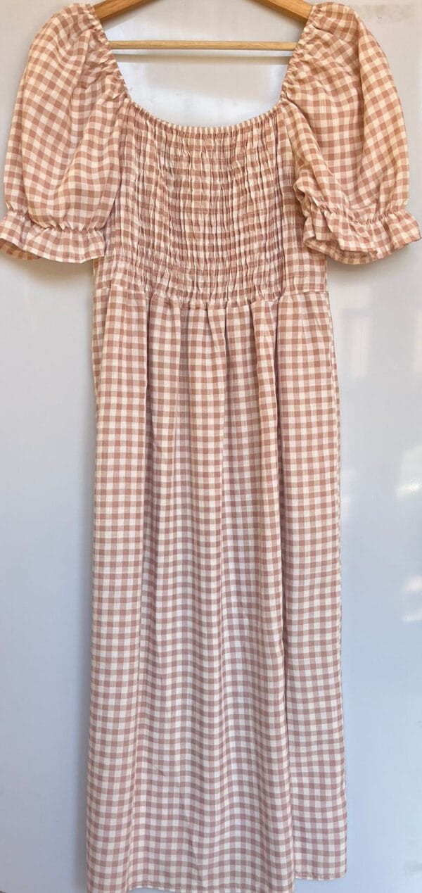 Vestido largo a cuadros estilo campesino