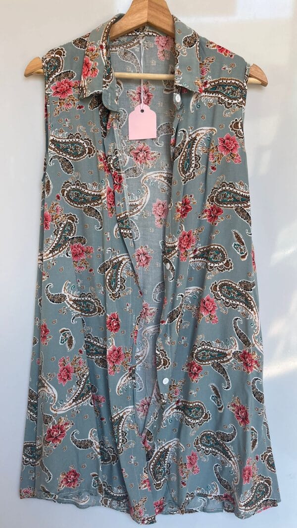 Vestido sin mangas con estampado paisley