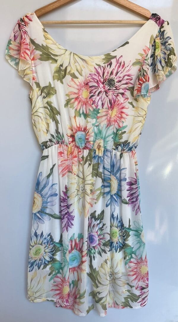 Vestido floral con vuelo y manga corta - Imagen 2