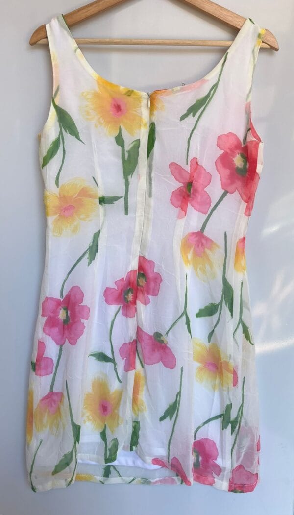 Vestido blanco floral acuarela sin mangas