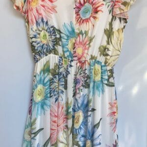 Vestido floral con vuelo y manga corta